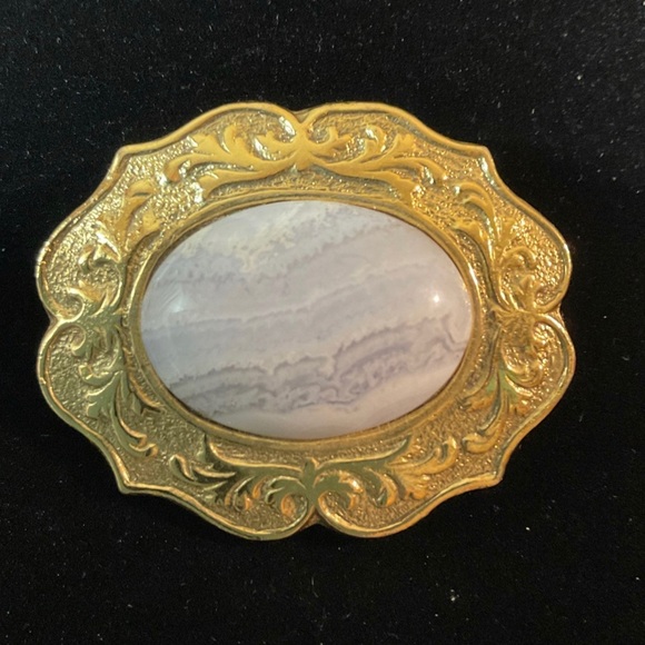 Vintage Oval GoldTone Brooch - Picture 1 of 5